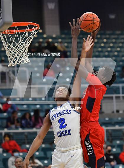 Thumbnail 2 in Cypress Creek vs. Lamar (UIL 6A Bi-District Playoff) photogallery.