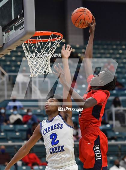 Thumbnail 3 in Cypress Creek vs. Lamar (UIL 6A Bi-District Playoff) photogallery.