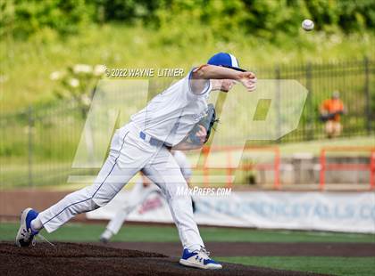 Thumbnail 3 in St. Henry vs Highlands (Ninth Region Semifinal) photogallery.