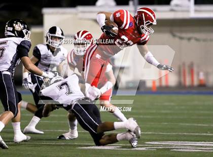 Thumbnail 3 in JSerra Catholic vs. Mater Dei photogallery.
