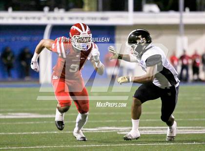 Thumbnail 3 in JSerra Catholic vs. Mater Dei photogallery.