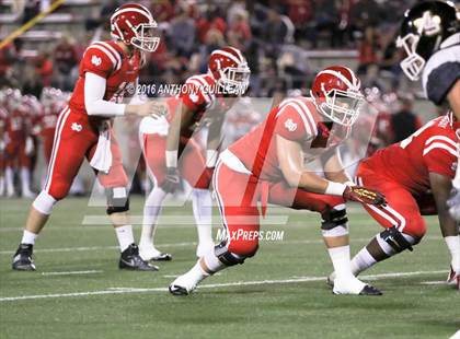 Thumbnail 2 in JSerra Catholic vs. Mater Dei photogallery.