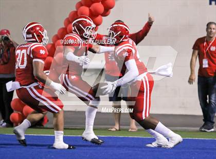 Thumbnail 1 in JSerra Catholic vs. Mater Dei photogallery.
