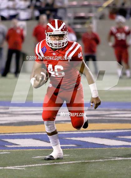 Thumbnail 2 in JSerra Catholic vs. Mater Dei photogallery.