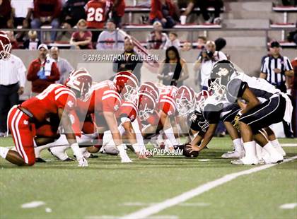 Thumbnail 3 in JSerra Catholic vs. Mater Dei photogallery.