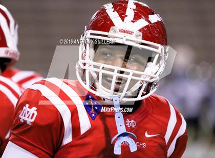 Thumbnail 3 in JSerra Catholic vs. Mater Dei photogallery.