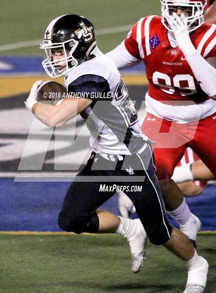 Thumbnail 2 in JSerra Catholic vs. Mater Dei photogallery.