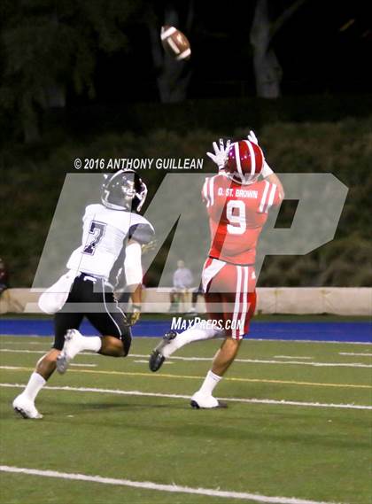 Thumbnail 1 in JSerra Catholic vs. Mater Dei photogallery.