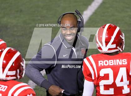 Thumbnail 3 in JSerra Catholic vs. Mater Dei photogallery.