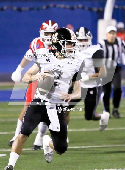 Thumbnail 2 in JSerra Catholic vs. Mater Dei photogallery.