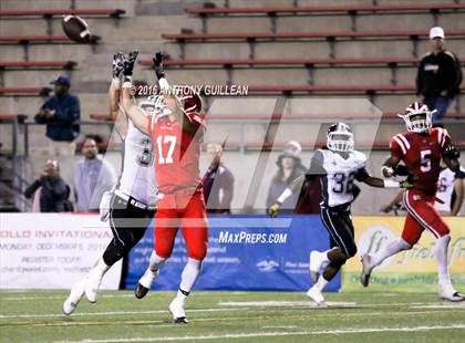 Thumbnail 1 in JSerra Catholic vs. Mater Dei photogallery.