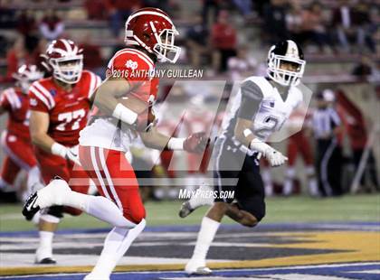 Thumbnail 3 in JSerra Catholic vs. Mater Dei photogallery.