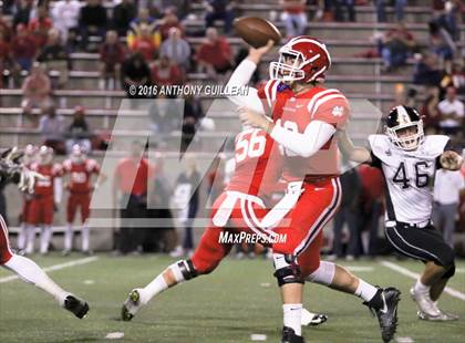 Thumbnail 1 in JSerra Catholic vs. Mater Dei photogallery.
