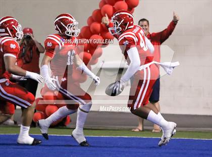 Thumbnail 3 in JSerra Catholic vs. Mater Dei photogallery.