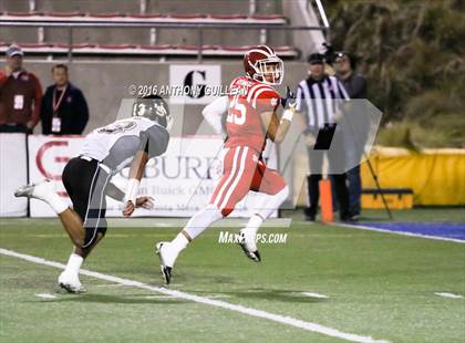 Thumbnail 2 in JSerra Catholic vs. Mater Dei photogallery.