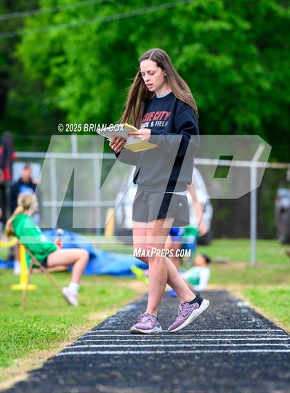 Thumbnail 2 in 3A District Track Meet @ Mountain Home photogallery.