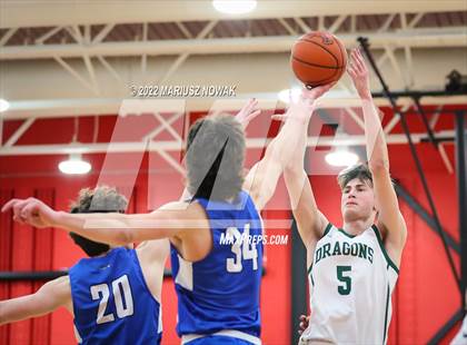 Thumbnail 2 in Utica Eisenhower vs Lake Orion (MHSAA District Semifinal) photogallery.
