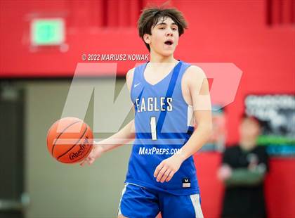Thumbnail 3 in Utica Eisenhower vs Lake Orion (MHSAA District Semifinal) photogallery.