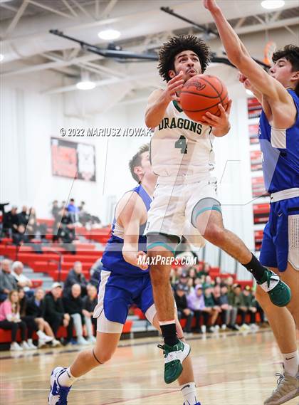 Thumbnail 2 in Utica Eisenhower vs Lake Orion (MHSAA District Semifinal) photogallery.