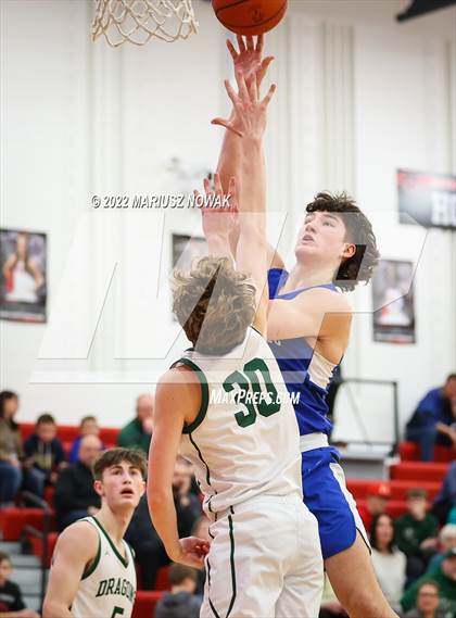 Thumbnail 3 in Utica Eisenhower vs Lake Orion (MHSAA District Semifinal) photogallery.