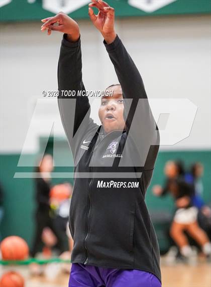 Thumbnail 2 in White Plains vs Monroe-Woodbury (NYSPHSAA Class AA Regionals) photogallery.
