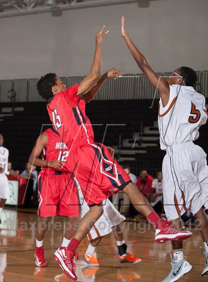 Thumbnail 3 in Horn [Dr. John] vs White [W.T.] (Carrollton-Farmers Branch Basketball Classic) photogallery.