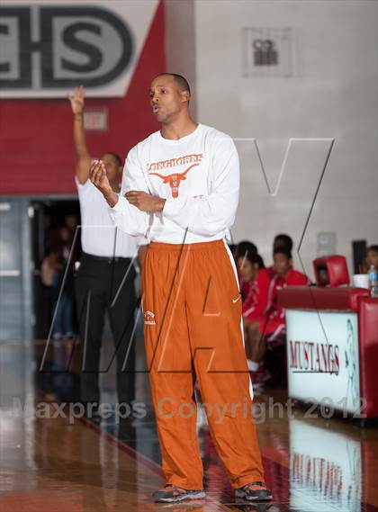 Thumbnail 1 in Horn [Dr. John] vs White [W.T.] (Carrollton-Farmers Branch Basketball Classic) photogallery.