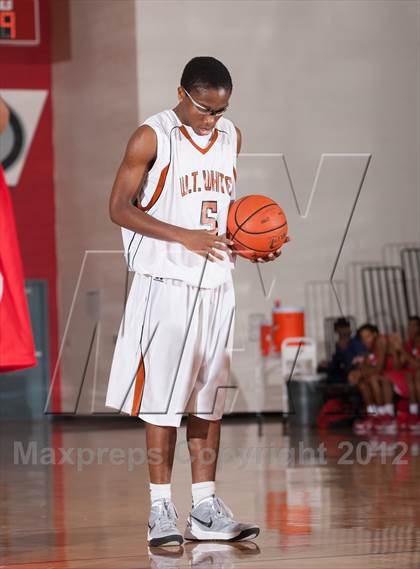 Thumbnail 2 in Horn [Dr. John] vs White [W.T.] (Carrollton-Farmers Branch Basketball Classic) photogallery.