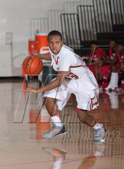 Thumbnail 1 in Horn [Dr. John] vs White [W.T.] (Carrollton-Farmers Branch Basketball Classic) photogallery.