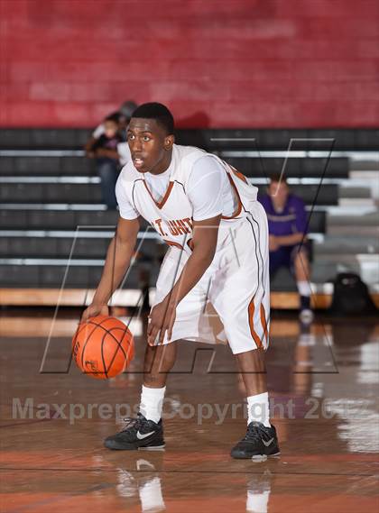 Thumbnail 2 in Horn [Dr. John] vs White [W.T.] (Carrollton-Farmers Branch Basketball Classic) photogallery.
