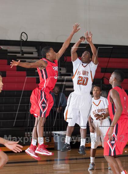Thumbnail 3 in Horn [Dr. John] vs White [W.T.] (Carrollton-Farmers Branch Basketball Classic) photogallery.