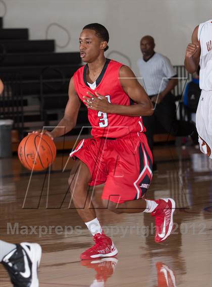Thumbnail 3 in Horn [Dr. John] vs White [W.T.] (Carrollton-Farmers Branch Basketball Classic) photogallery.