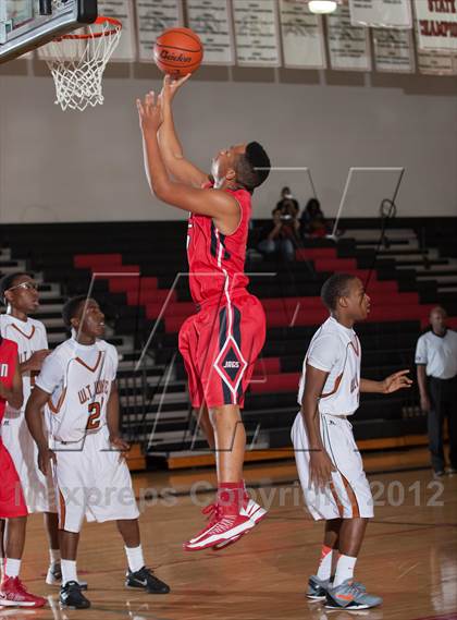 Thumbnail 3 in Horn [Dr. John] vs White [W.T.] (Carrollton-Farmers Branch Basketball Classic) photogallery.