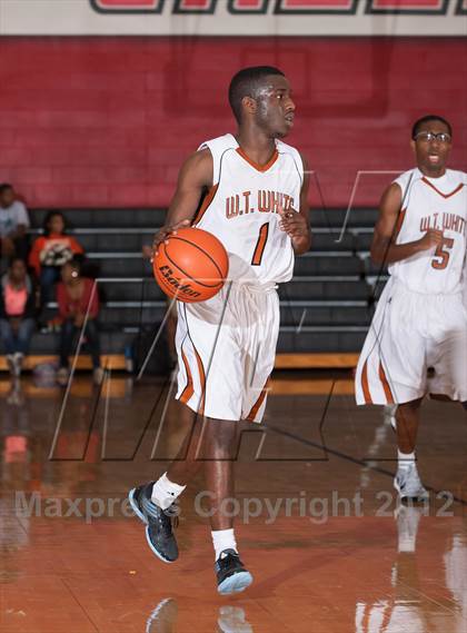 Thumbnail 2 in Horn [Dr. John] vs White [W.T.] (Carrollton-Farmers Branch Basketball Classic) photogallery.