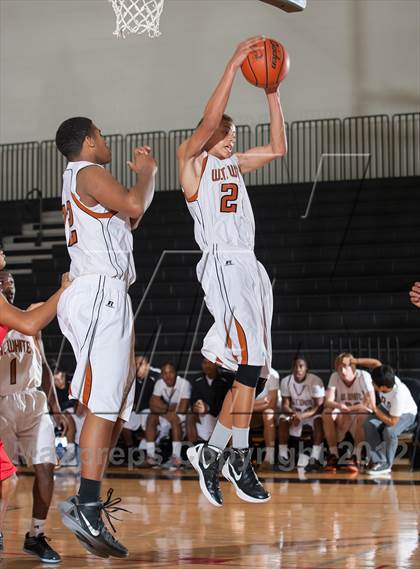 Thumbnail 2 in Horn [Dr. John] vs White [W.T.] (Carrollton-Farmers Branch Basketball Classic) photogallery.