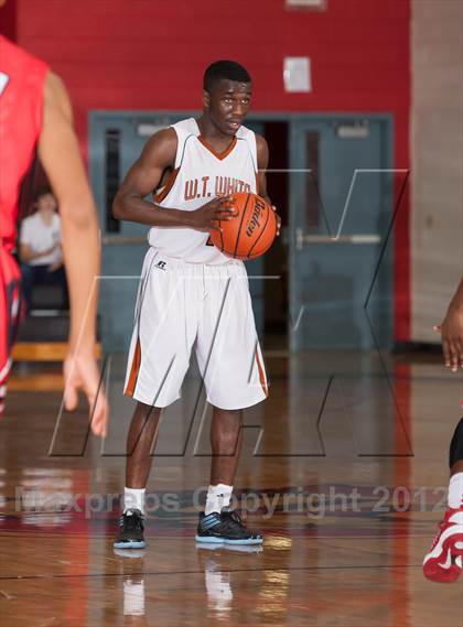 Thumbnail 1 in Horn [Dr. John] vs White [W.T.] (Carrollton-Farmers Branch Basketball Classic) photogallery.