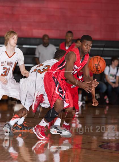 Thumbnail 2 in Horn [Dr. John] vs White [W.T.] (Carrollton-Farmers Branch Basketball Classic) photogallery.