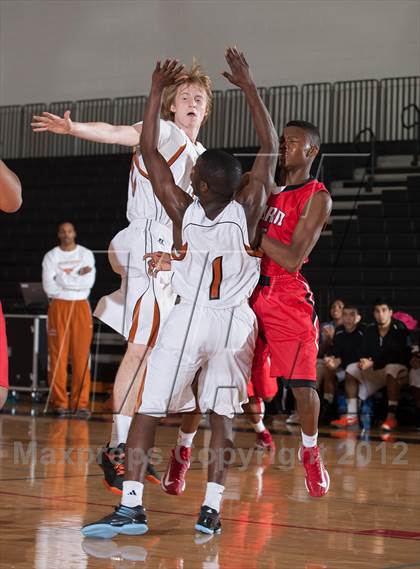 Thumbnail 3 in Horn [Dr. John] vs White [W.T.] (Carrollton-Farmers Branch Basketball Classic) photogallery.