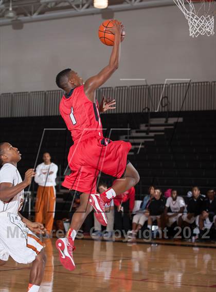 Thumbnail 1 in Horn [Dr. John] vs White [W.T.] (Carrollton-Farmers Branch Basketball Classic) photogallery.