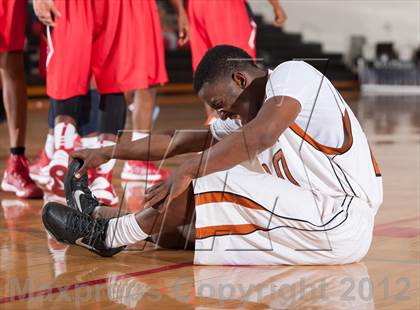 Thumbnail 3 in Horn [Dr. John] vs White [W.T.] (Carrollton-Farmers Branch Basketball Classic) photogallery.