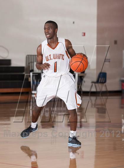 Thumbnail 2 in Horn [Dr. John] vs White [W.T.] (Carrollton-Farmers Branch Basketball Classic) photogallery.