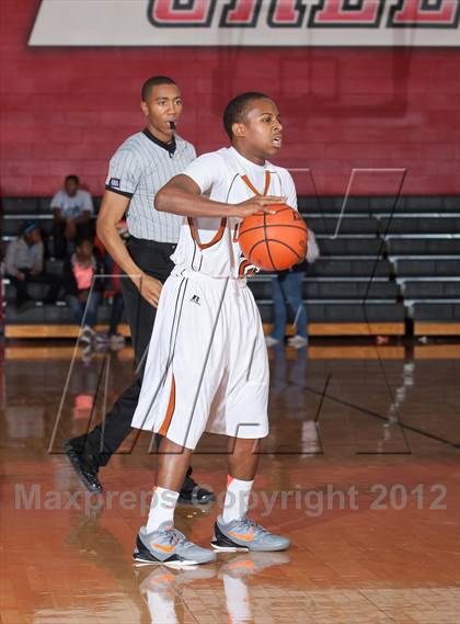 Thumbnail 1 in Horn [Dr. John] vs White [W.T.] (Carrollton-Farmers Branch Basketball Classic) photogallery.