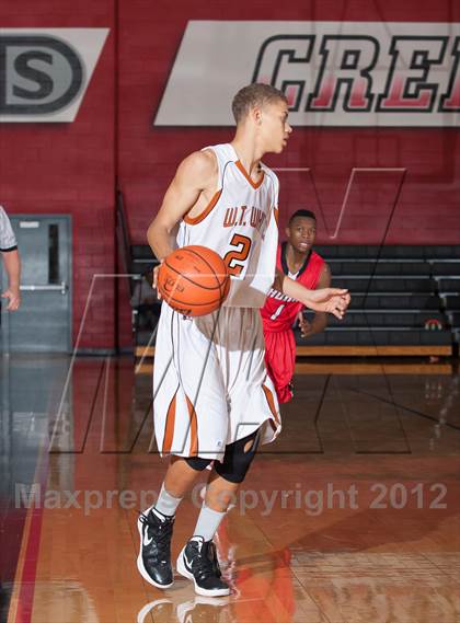 Thumbnail 3 in Horn [Dr. John] vs White [W.T.] (Carrollton-Farmers Branch Basketball Classic) photogallery.