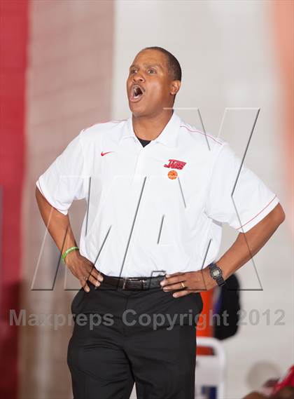 Thumbnail 2 in Horn [Dr. John] vs White [W.T.] (Carrollton-Farmers Branch Basketball Classic) photogallery.