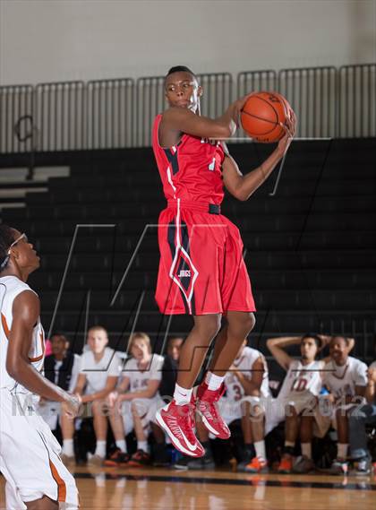 Thumbnail 2 in Horn [Dr. John] vs White [W.T.] (Carrollton-Farmers Branch Basketball Classic) photogallery.