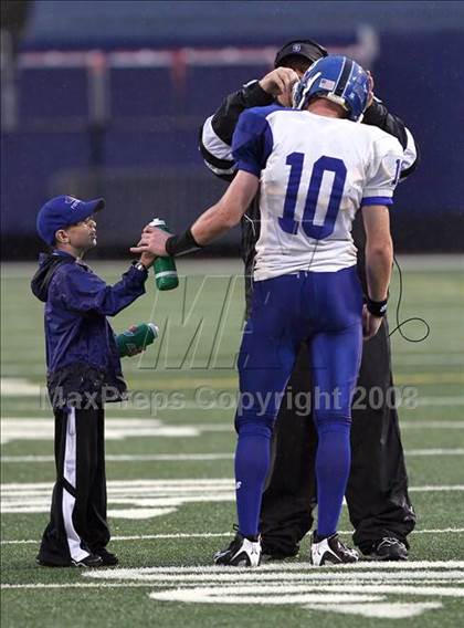 Thumbnail 2 in Southington vs. Bergen Catholic (Kickoff Classic @ Giants Stadium) photogallery.