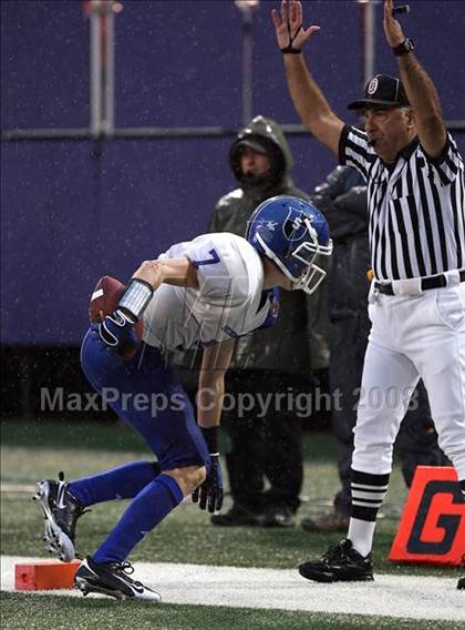 Thumbnail 1 in Southington vs. Bergen Catholic (Kickoff Classic @ Giants Stadium) photogallery.