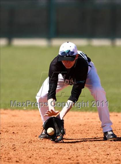 Thumbnail 1 in Pasadena Memorial vs Katy (Kenny Crafton Tournament) photogallery.
