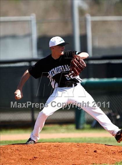 Thumbnail 3 in Pasadena Memorial vs Katy (Kenny Crafton Tournament) photogallery.