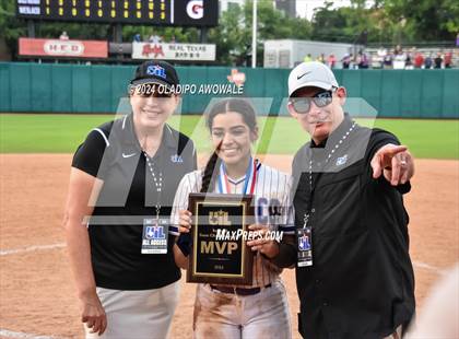 Thumbnail 3 in Weslaco vs. Midway (UIL 6A Softball Final) photogallery.